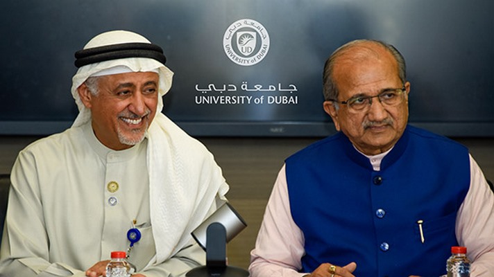 رئيس جامعة دبي يبحث التعاون العلمي مع وزير التربية في مقاطعة جوجارات الهندية