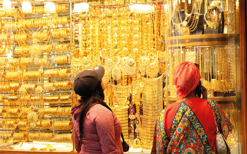 10 جنسيات تتصدر تجار الذهب في دبي.. تعرف عليها