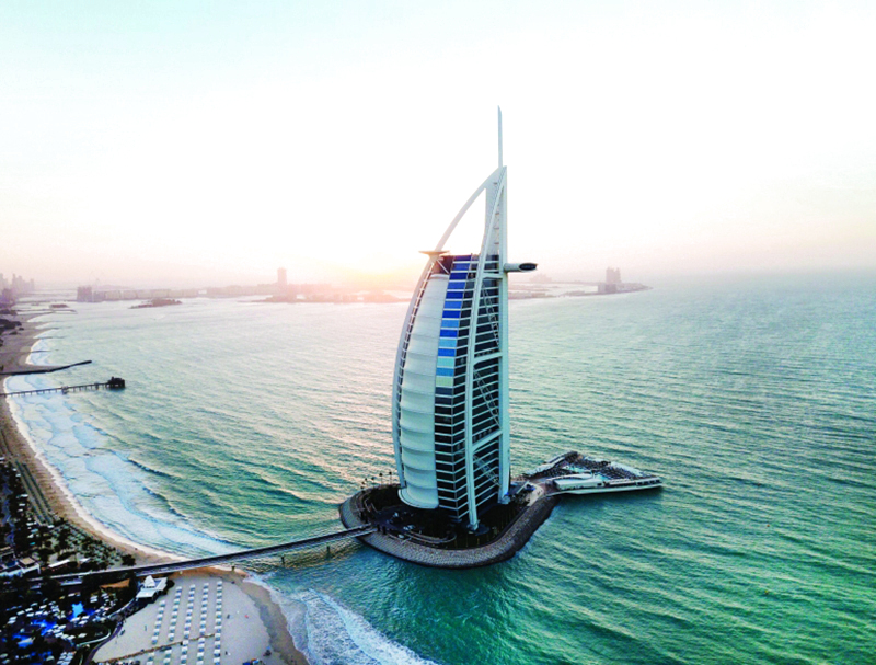شهادات دولية دبي عاصمة السياحة والمال والتقنية