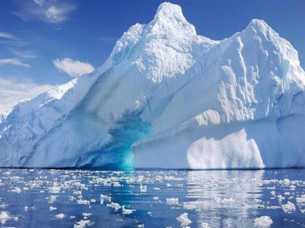 أكبر جبل جليدي في العالم يقترب من مياه المحيط