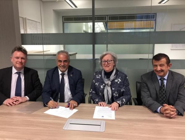 اتفاقية تعاون بين جامعة عمان الاهلية وجامعة الستر البريطانية