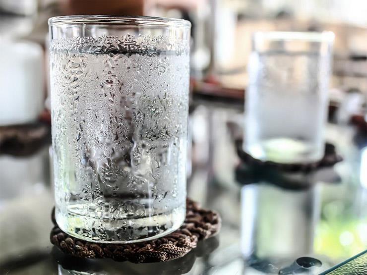 لماذا يجب علينا تناول كوبا من المياه فور الاستيقاظ؟.. 11 تأثيرا “حتميا”