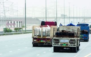 “الطرق والمواصلات” و”شرطة دبي” ترفعان مؤقتاً حظر حركة الشاحنات على شوارع دبي