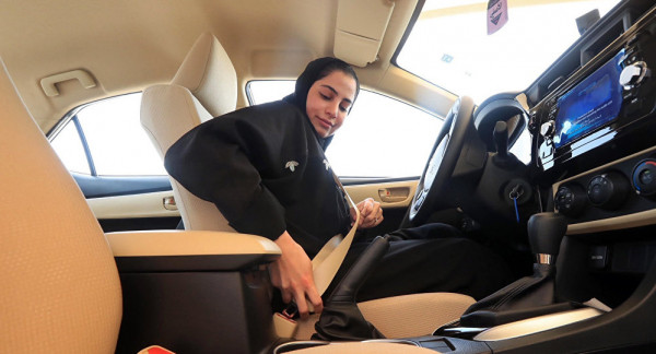 السعودية تفتتح مركزا لتدريب النساء على قيادة السيارات
