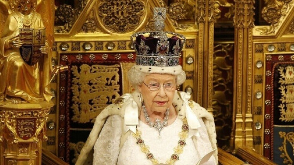 الملكة إليزابيث تصبح العاهل الرابع الأطول حكما في التاريخ