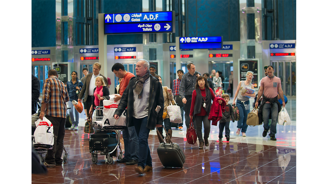 “مطارات دبي”: تعليق الرحلات الجوية إلى 10 وجهات