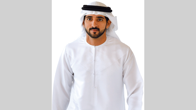 حمدان بن محمد لموظفي حكومة دبي: ابقوا في منازلكم قدر الإمكان