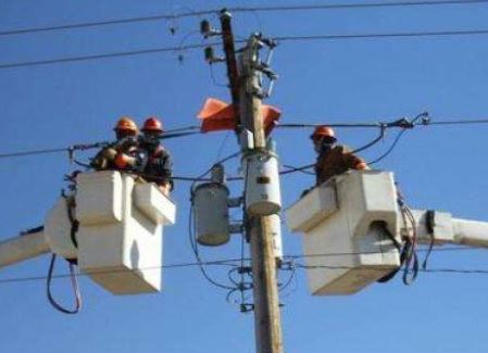 الكهرباء الاردنية تدعو للتبليغ عن الانقطاعات