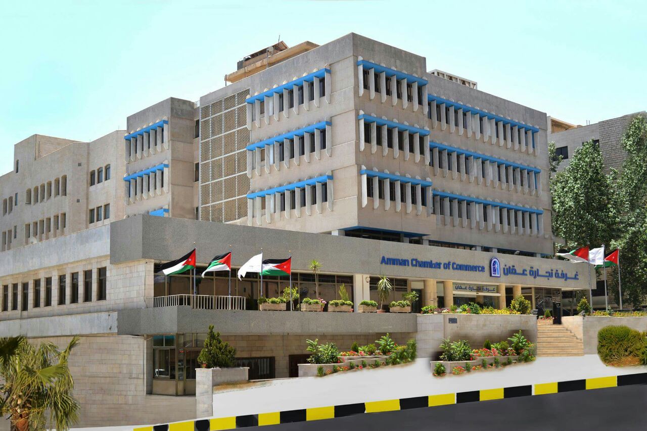 تجارة عمان: القطاع التجاري لن يتخلى عن عامليه
