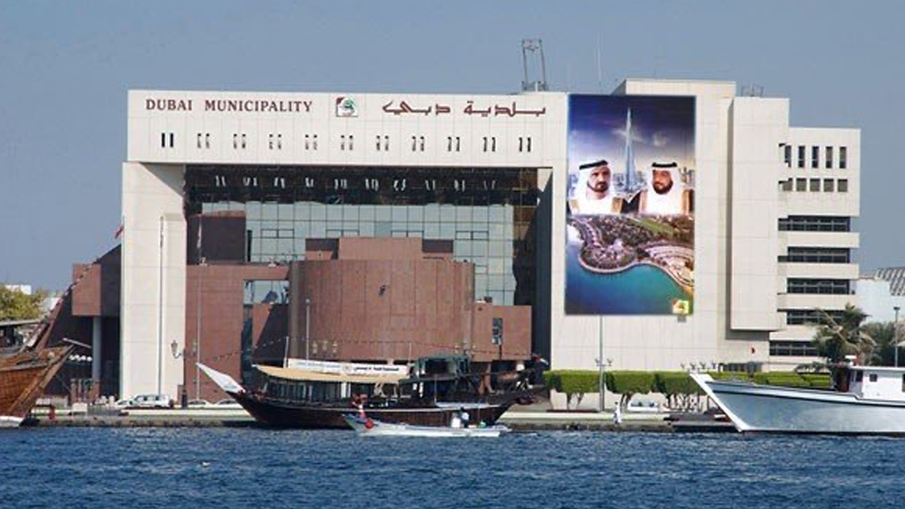 “بلدية دبي” تمنع نقل العمال خارج الإمارة وتحظر دخول غير المقيمين فيها