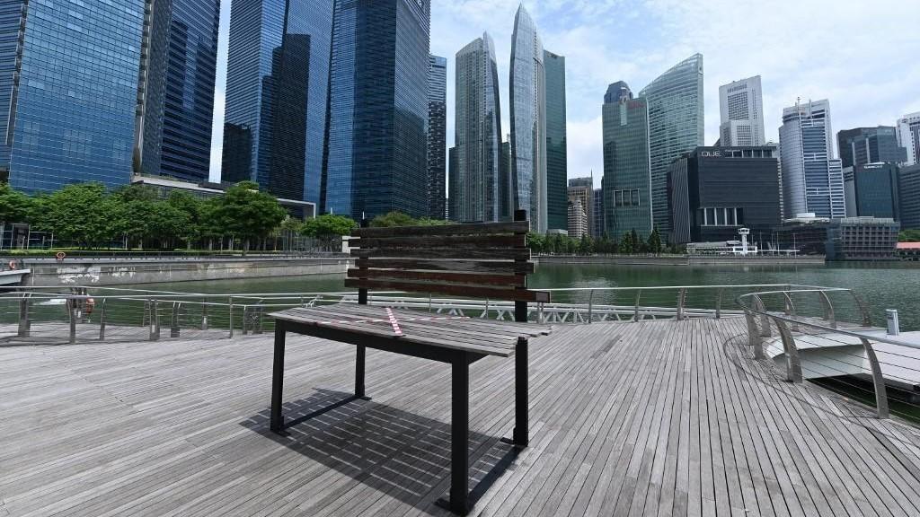 سنغافورة تبدأ اجراءات رفع الحظر عن اقتصادها