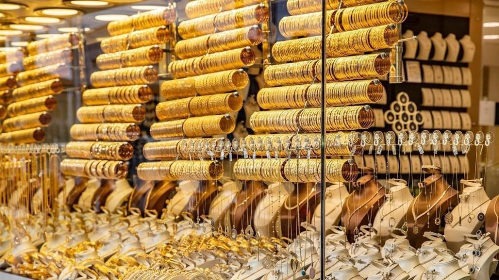 الذهب يتراجع بعد احتمال تبني أسعار فائدة سلبية