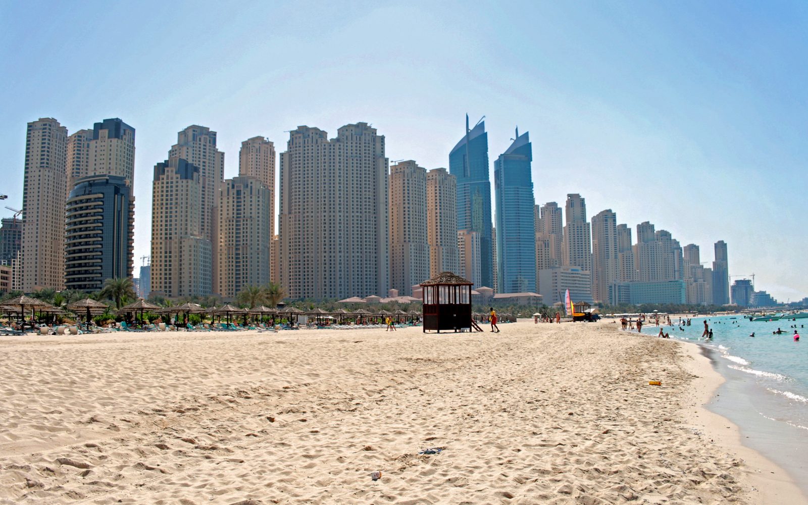 دبي تُعلن لائحة ضوابط في الفنادق والشواطئ