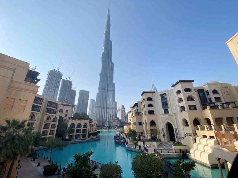 دبي تعود إلى النشاط السياحي حذرة من وباء كورونا