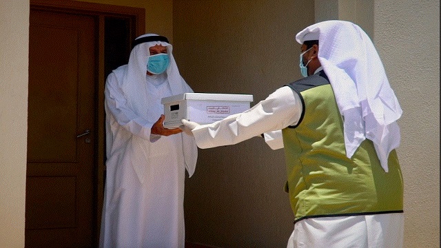 إيصال العيدية إلى منازل 7 آلاف من كبار المواطنين في دبي