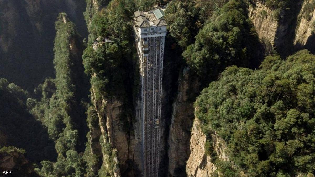 “100 تنين”.. المصعد الخارجي الأطول في العالم يعود للعمل