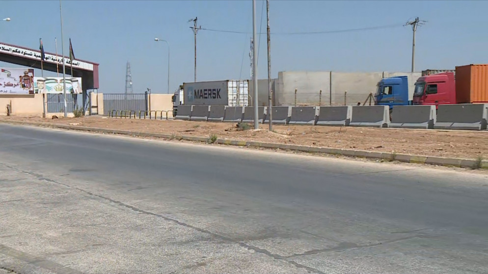 نقابة شركات التخليص: مئات الشاحنات عالقة بين الأردن وسوريا