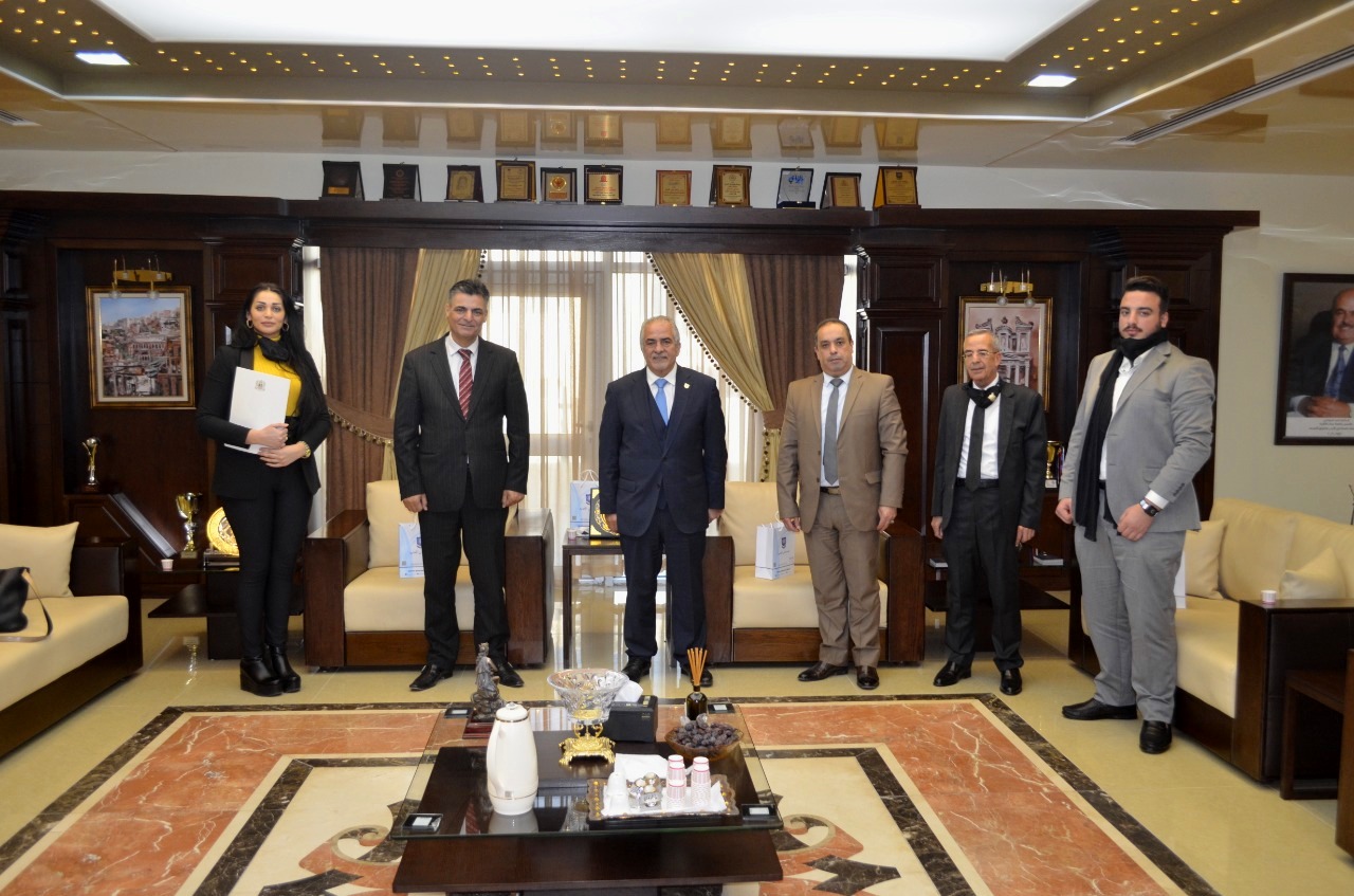 رئيس جامعة عمان الأهلية يستقبل وفداً من السفارة السورية