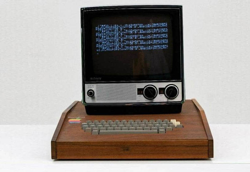 اقدم كمبيوتر أبل بـ 1.5 مليون دولار عمره 45 عاما