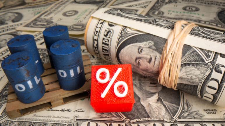 النفط يرتفع من أدنى مستوى في 7 أشهر مع تهديد روسيا بوقف التصدير مجلة