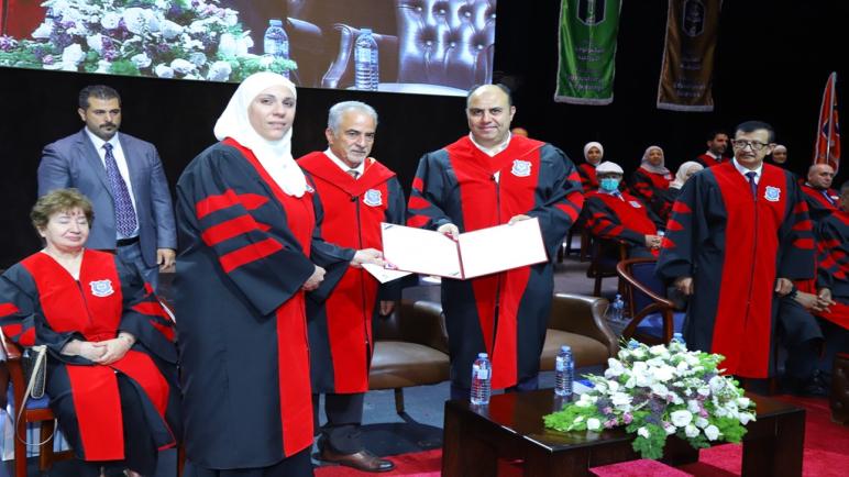 أ.د. حمدان يرعى حفل تخريج طلبة كليتي التمريض والعلوم الطبية في عمان الاهلية في اليوم الثالث لاحتفالات التخريج