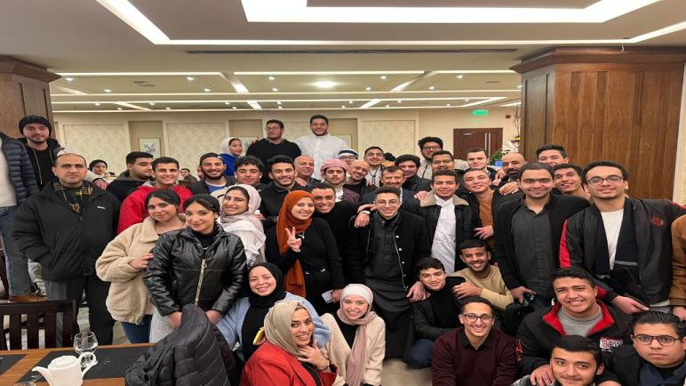 الطلبة المصريّون الدارسون في عمان الاهلية يعربون عن سعادتهم بالتواصل المرئي مع ذويهم خلال حفل إفطار بفندق الارينا سبيس