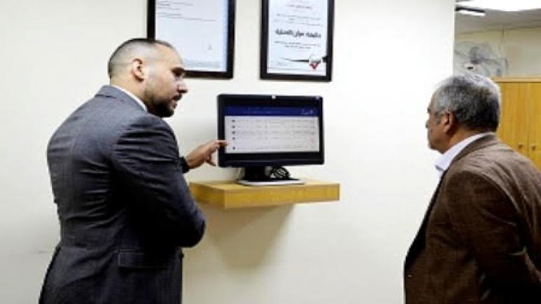 أ.د. ساري حمدان يتابع سيرعمليات مكتب الإقامة والتأشيرات في جامعة عمان الأهلية