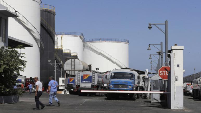 تزايد المخاوف من أن تؤدي أزمة الوقود في لبنان إلى “كارثة صناعية وزراعية”