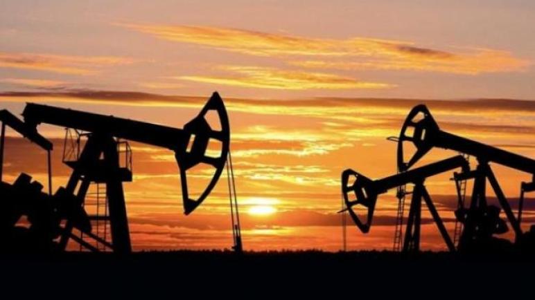 ارتفاع أسعار النفط وسط إشارات على تحسن الطلب