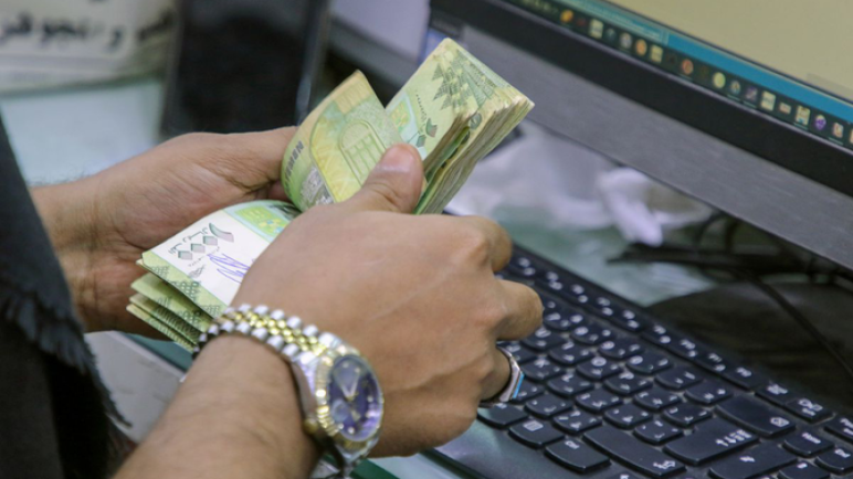 العملة اليمنية تسترد 10٪ من قيمتها مع إغلاق البنك المركزي لعمليات التبادل المارقة