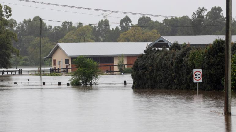 القائمة الكاملة لإغلاق الطرق في جنوب شرق كوينزلاند بسبب الأمطار والفيضانات