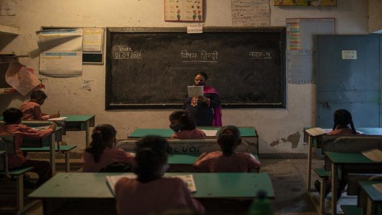 المدارس الهندية تعيد فتح أبوابها بحذر