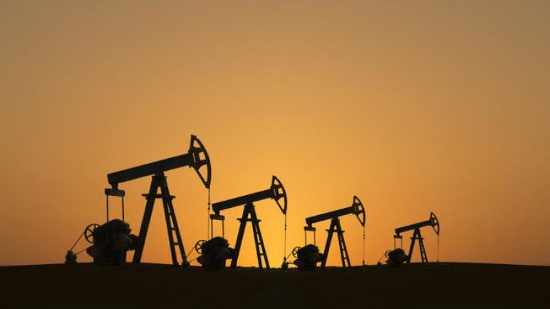 خام برنت يتخطى 85 دولارا مع تعهد وزير النفط السعودي بالتمسك بخطة الإنتاج