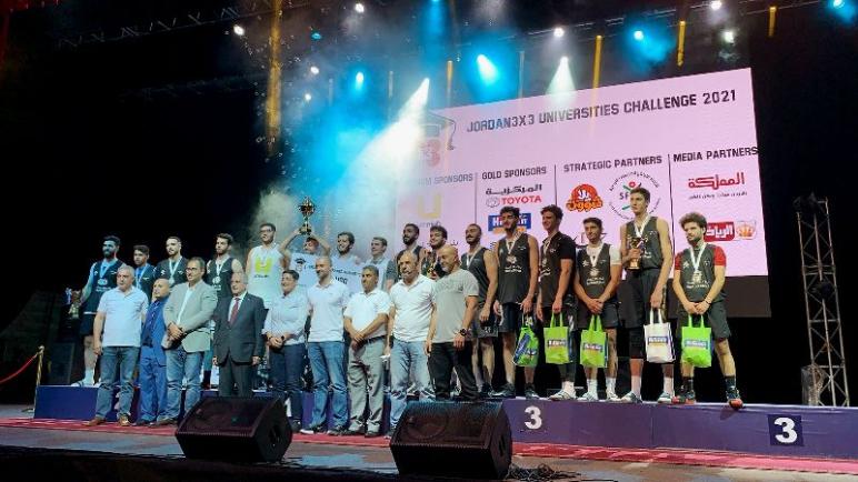 رئيس جامعة عمان الأهلية يتوج الفائزين ببطولة الجامعات الأردنية لكرة السلة 3×3 للطلاب والطالبات