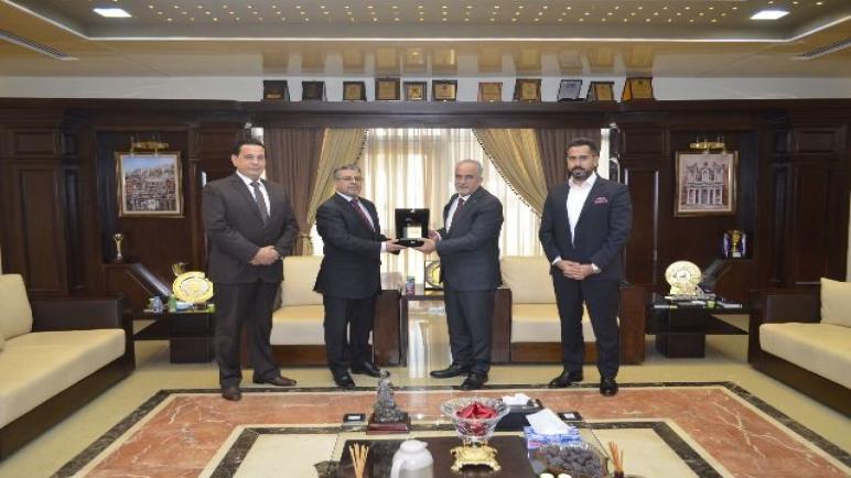 رئيس عمان الأهلية يستقبل وفداً من السفارة الليبية