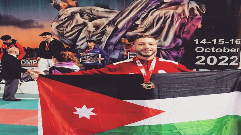 لاعب منتخب عمان الأهلية يتوّج بذهبية بطولة تركيا المفتوحة للكراتيه